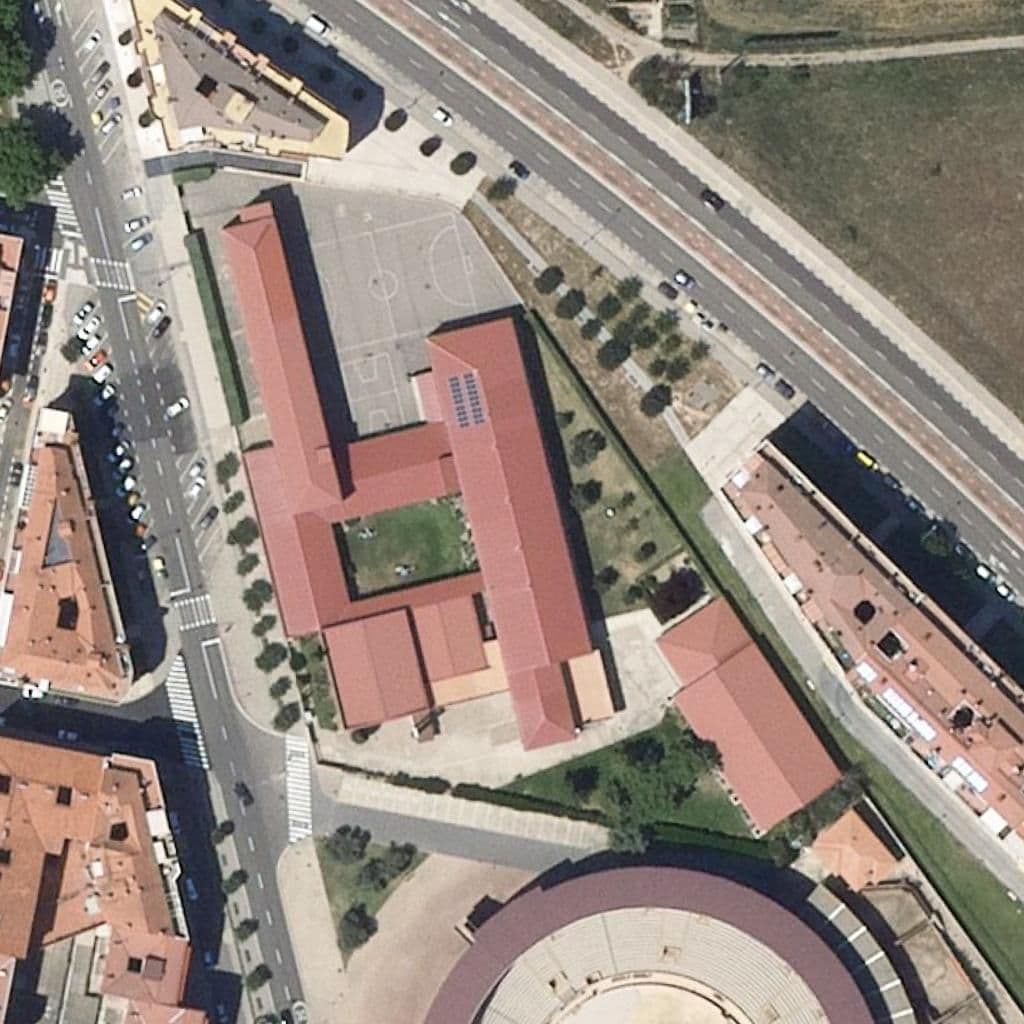 Вид сверху на территорию школы «Santa Clara De Asís»