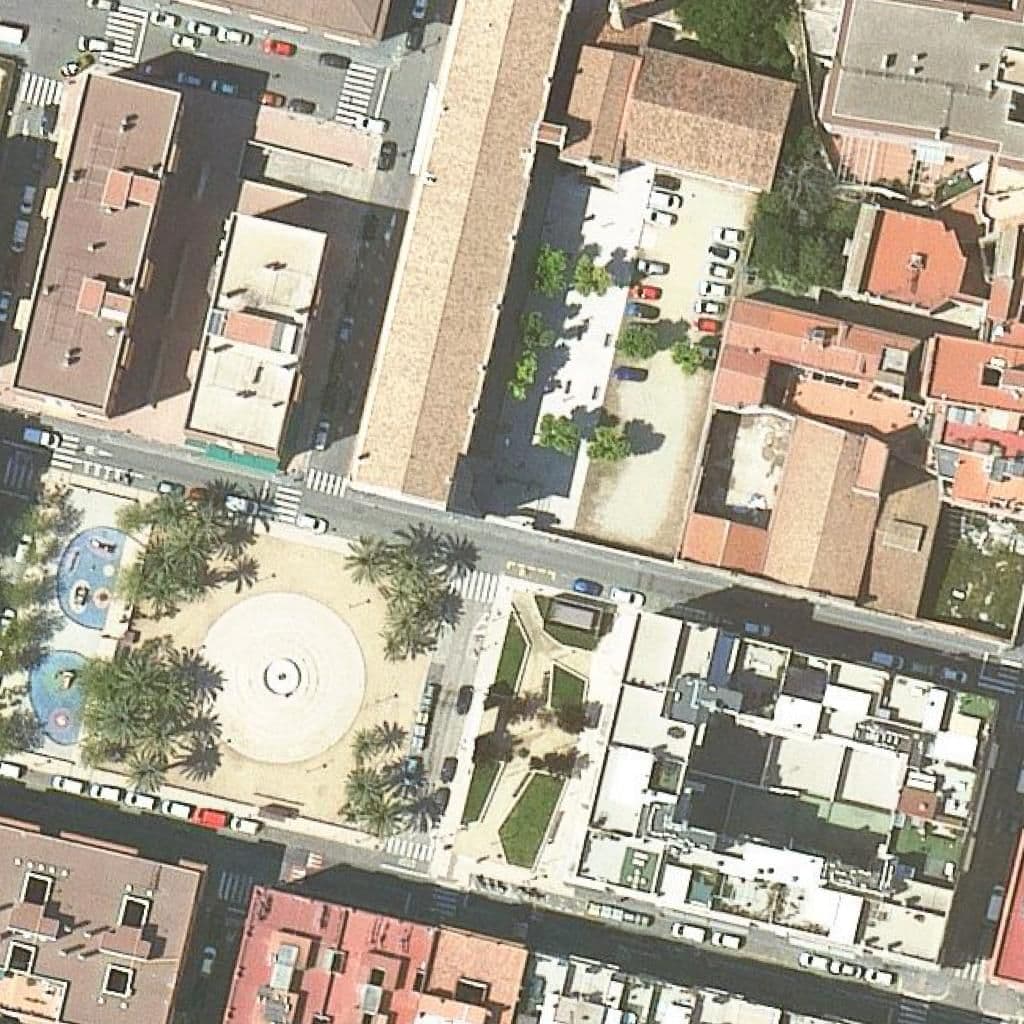 Вид сверху на территорию школы «Eoi De Tarragona»