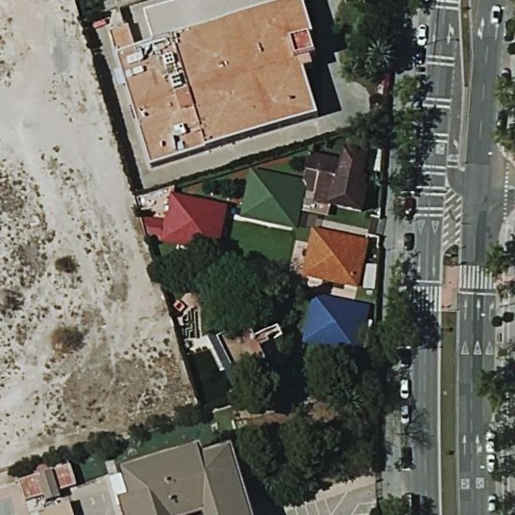 Вид згори на територію школи «Centre Priv. Ed. Inf. 1Er Cicle Ciudad Infantil San Jorge»