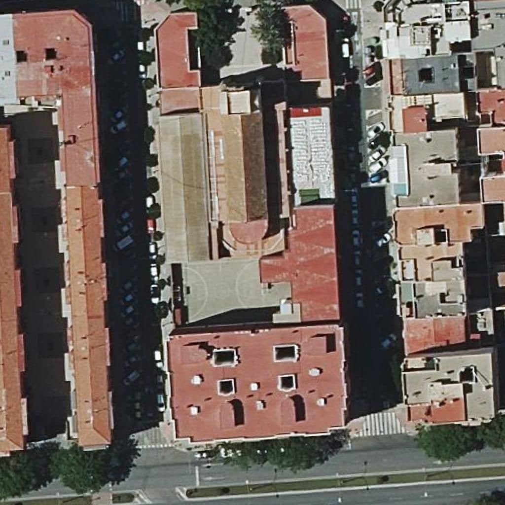 Вид згори на територію школи «Centre Privat San Juan Bautista»