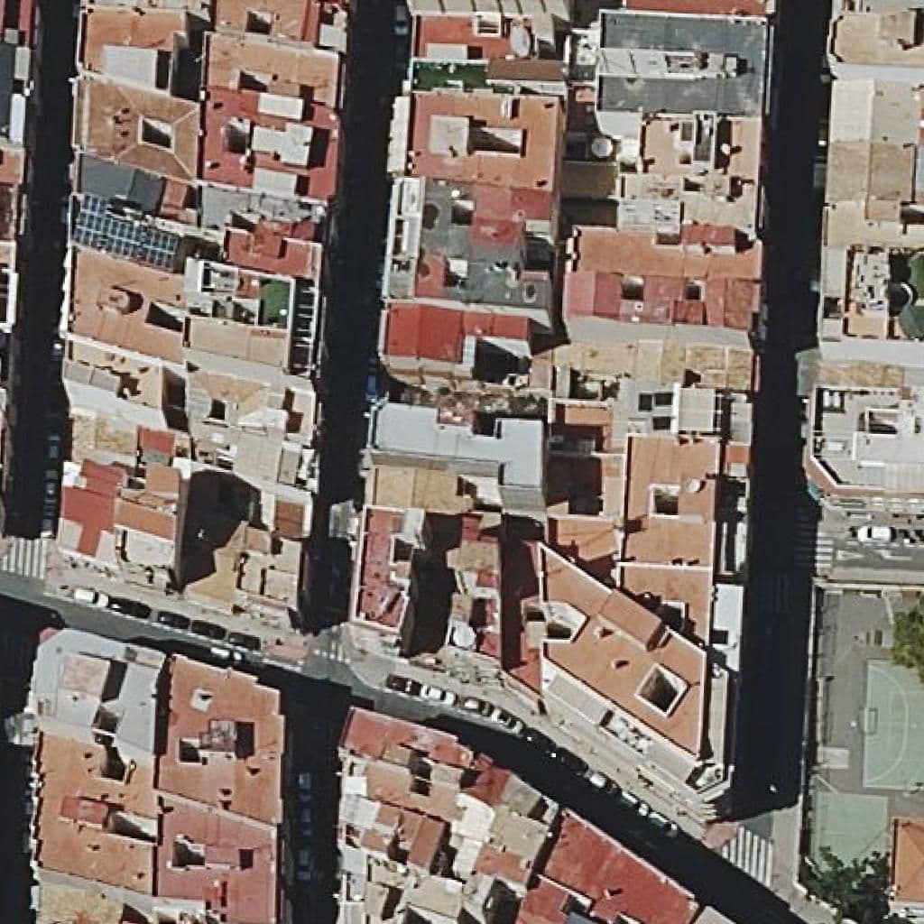 Вид сверху на территорию школы «Centre Privat San Juan De La Cruz»