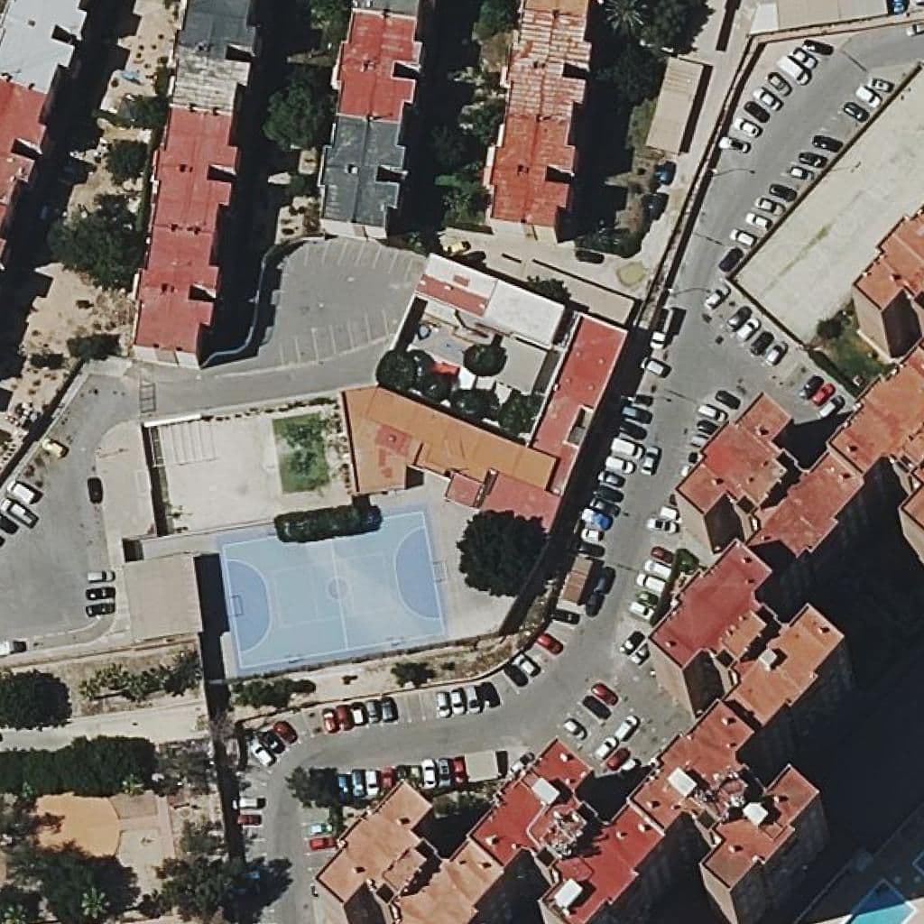 Вид сверху на территорию школы «Centre Privat Centro Diocesano N.s.del Carmen De Casalarga»