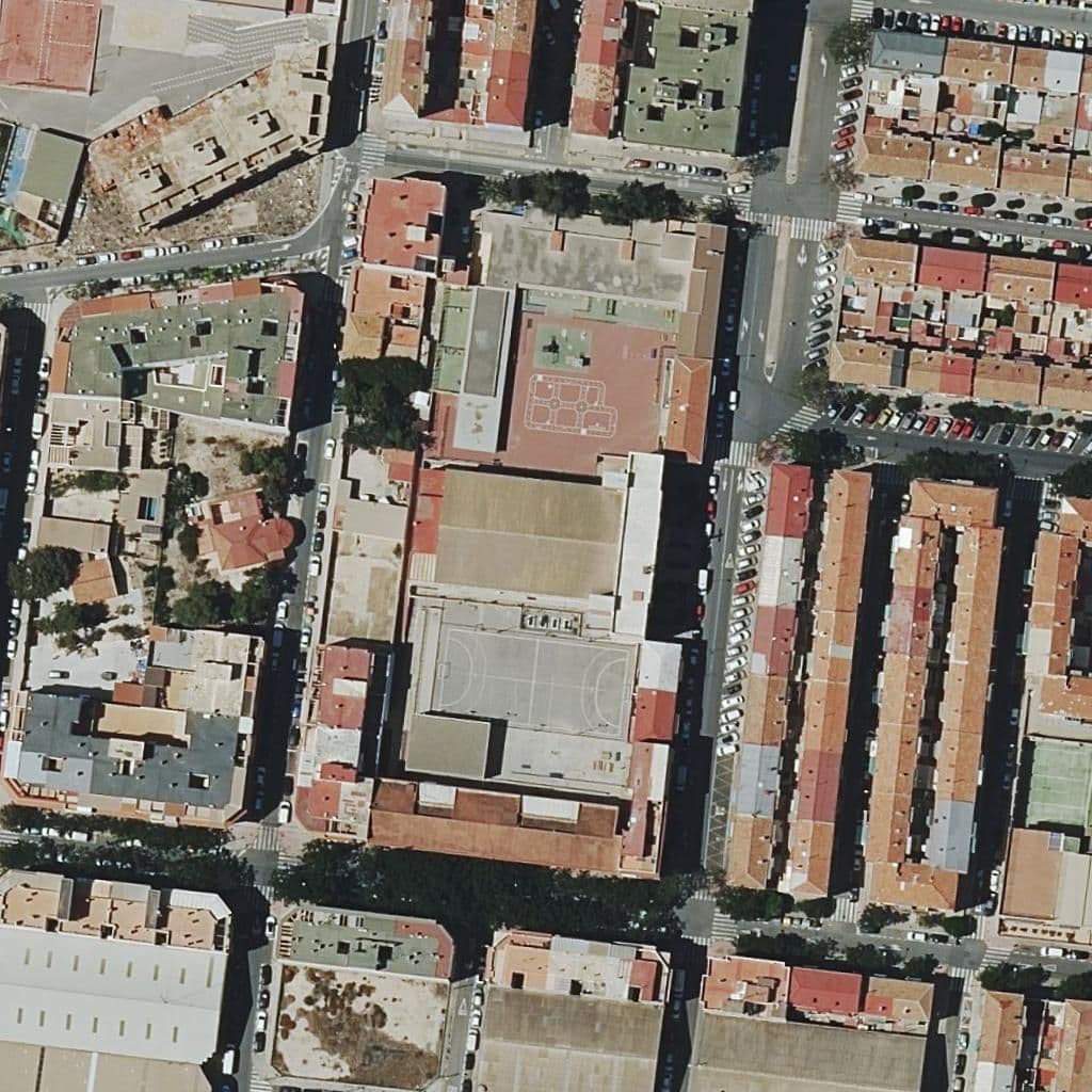 Вид згори на територію школи «Ceip San Francisco De Asís»