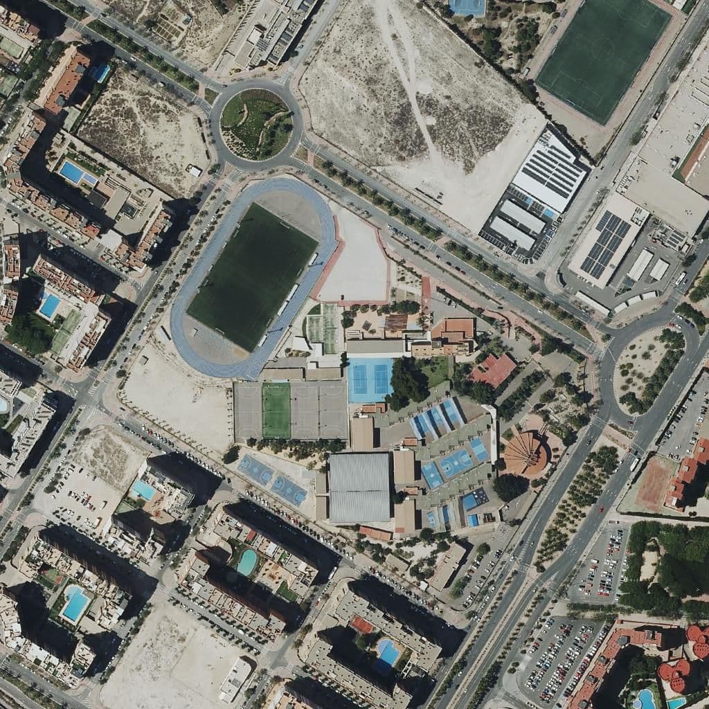 Вид згори на територію школи «Centre Privat Don Bosco - Salesianos»