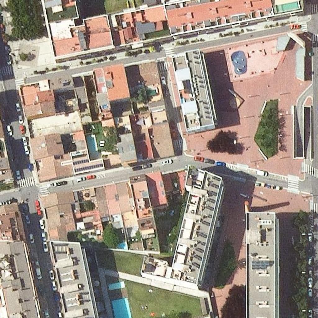 Вид згори на територію школи «Eb Privada Els Rossinyols»