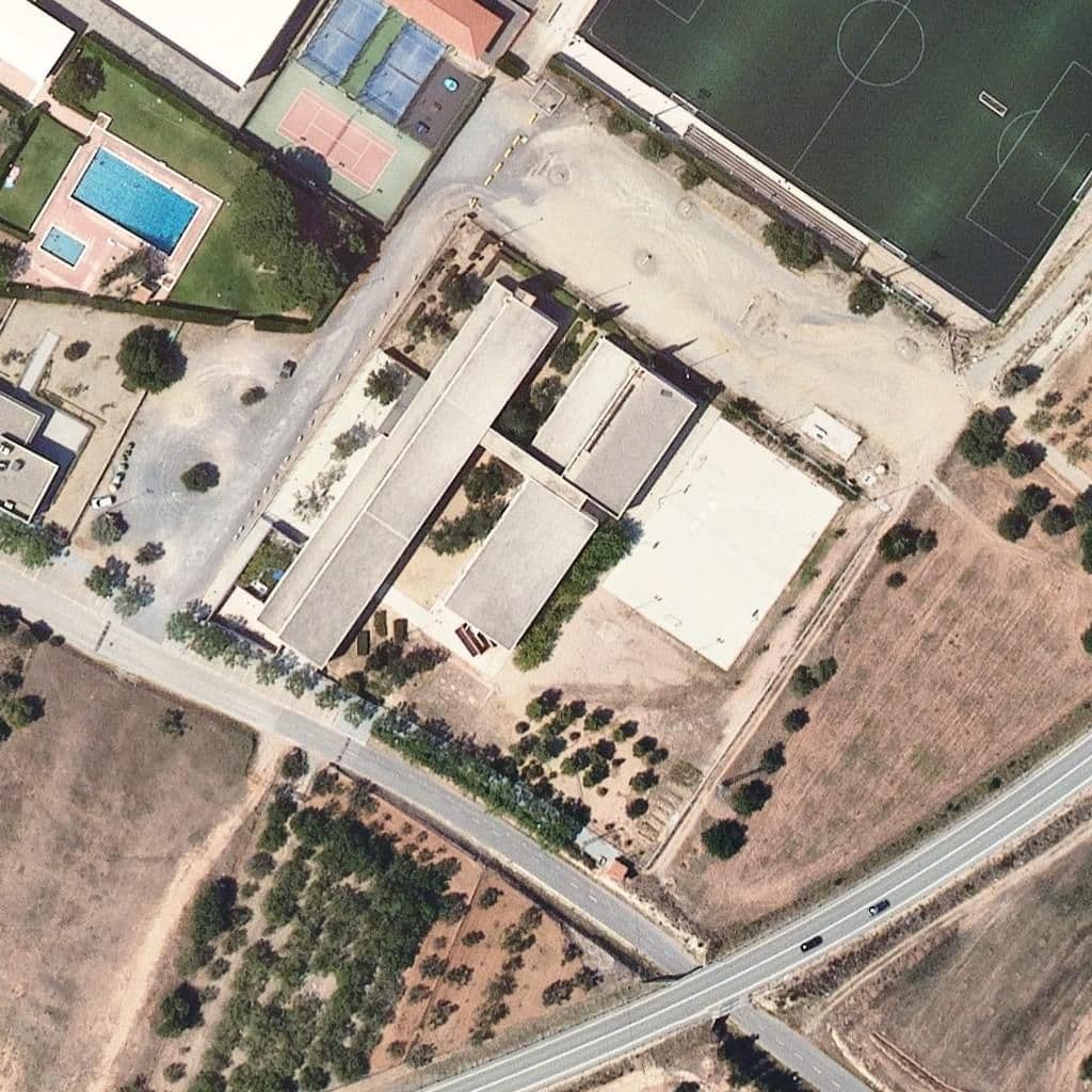 Вид згори на територію школи «Institut Antoni Ballester»