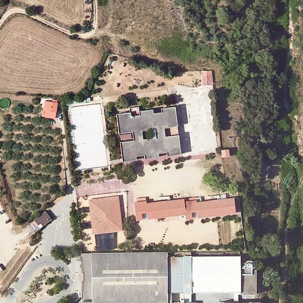 Aerial view of the grounds of Escola El Farell