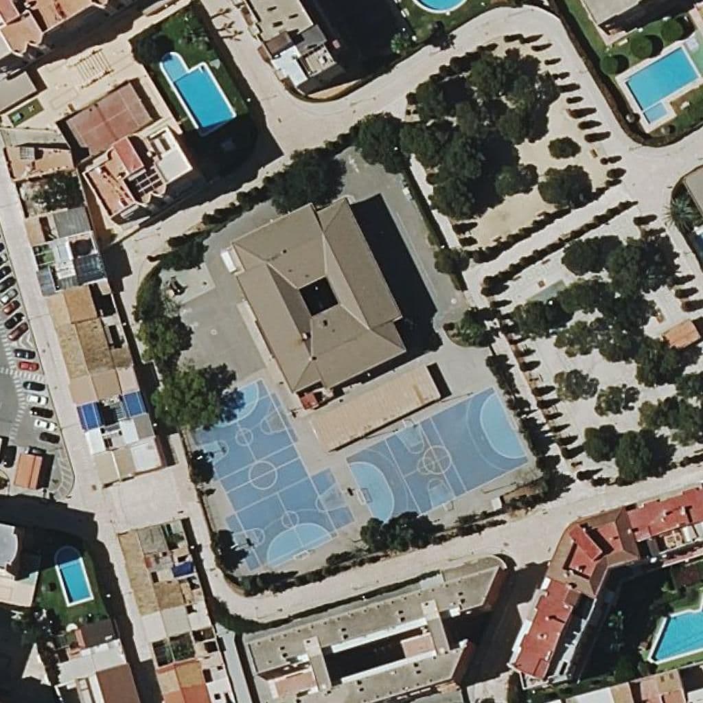 Вид сверху на территорию школы «Ceip Santo Domingo»