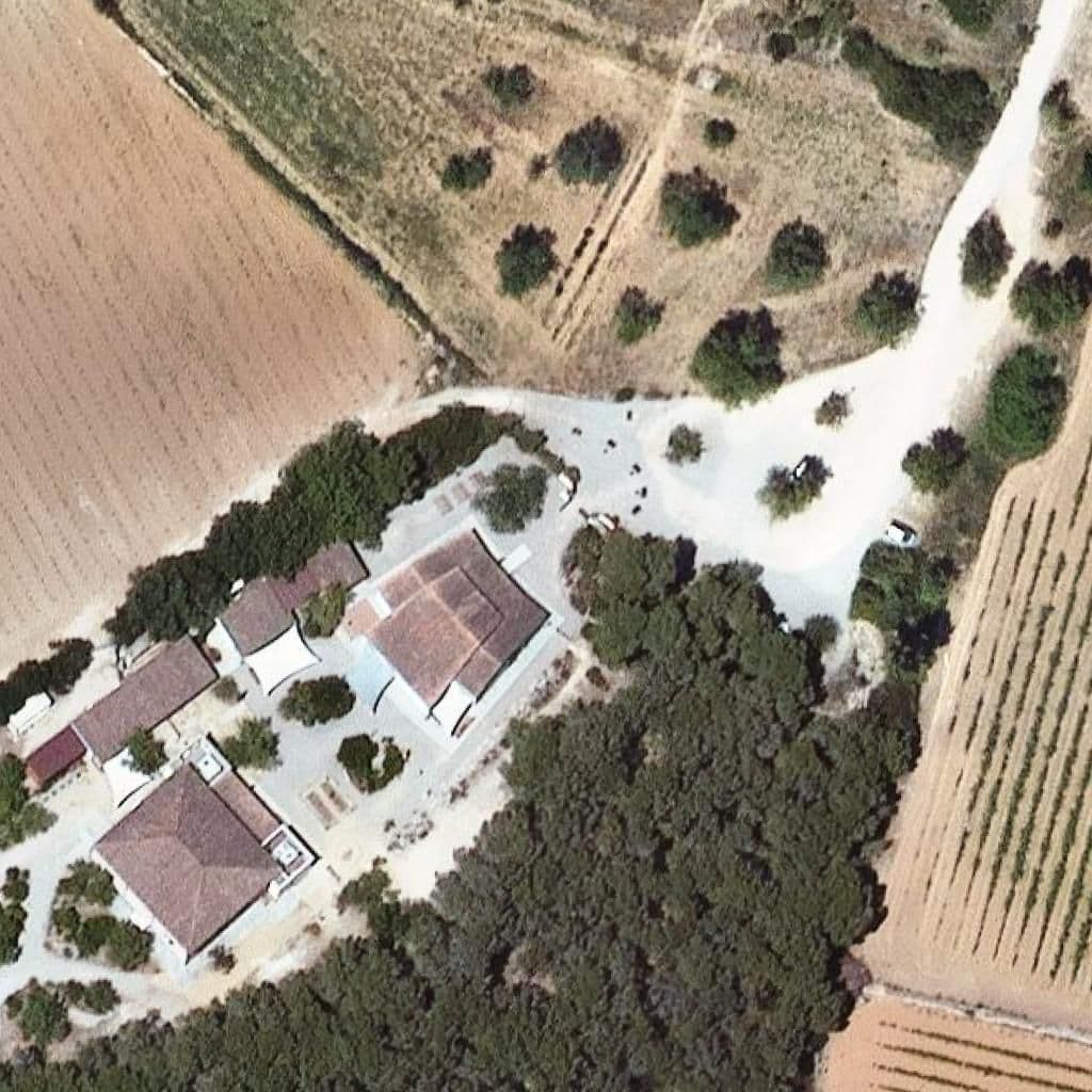 Вид згори на територію школи «Espai Obert La Serra»
