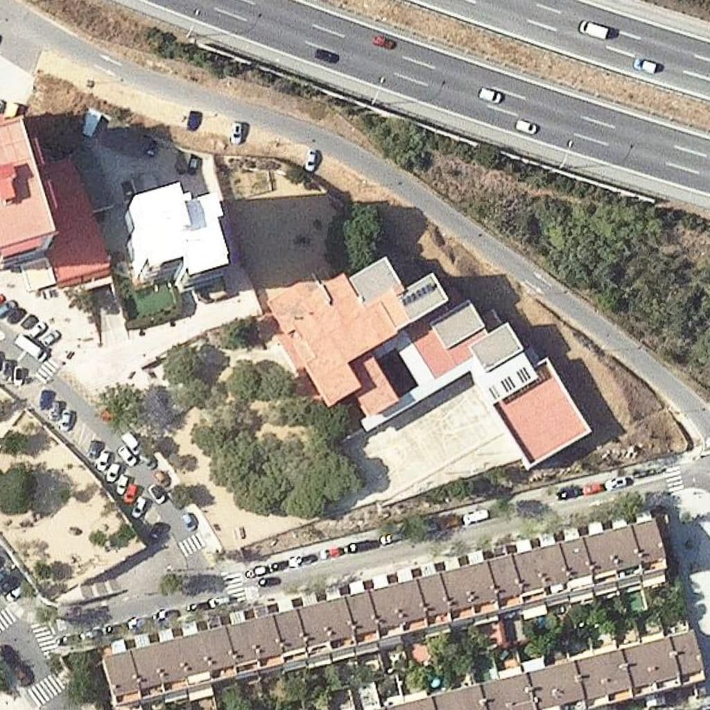Aerial view of the grounds of Escola Rosa Sensat