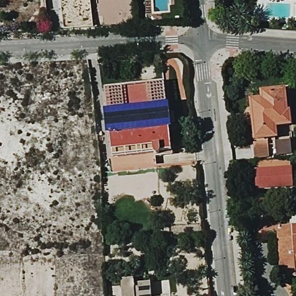Вид згори на територію школи «Centre Priv. Ed. Inf. 1Er Cicle Nido»