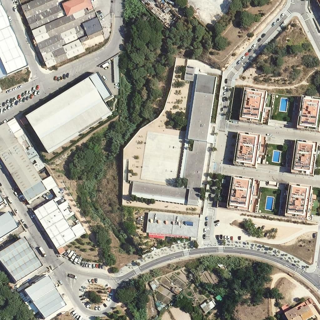 Aerial view of the grounds of Escola Ardenya