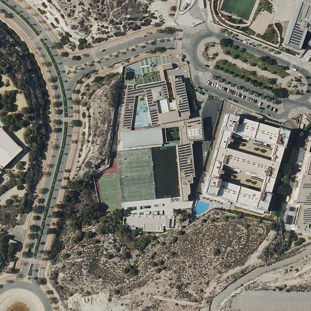 Вид сверху на территорию школы «Centre Estranger British School Of Alicante»