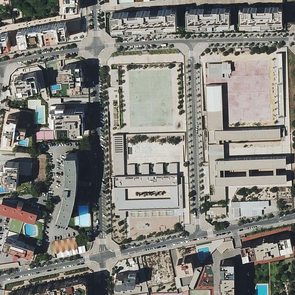 Вид сверху на территорию школы «Ceip Mediterráneo»