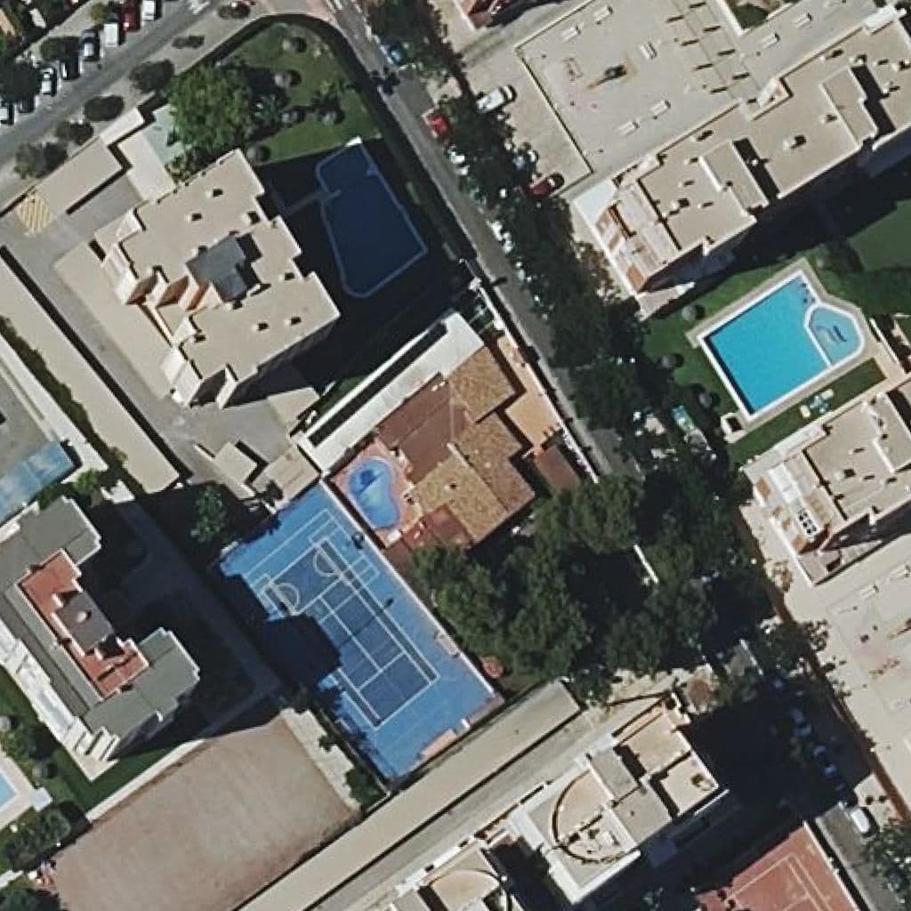 Вид згори на територію школи «Centre Priv. Ed. Inf. 1Er Cicle Picapiedra»