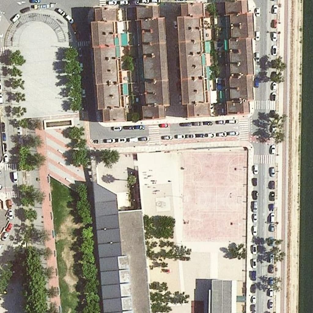 Вид згори на територію школи «Institut Escola El Temple»