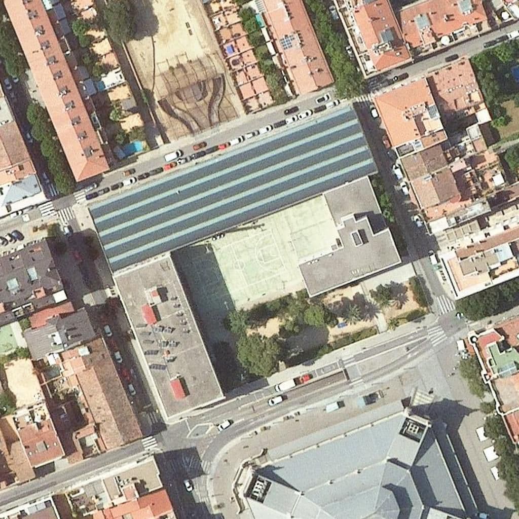 Вид згори на територію школи «Institut Escola Industrial»