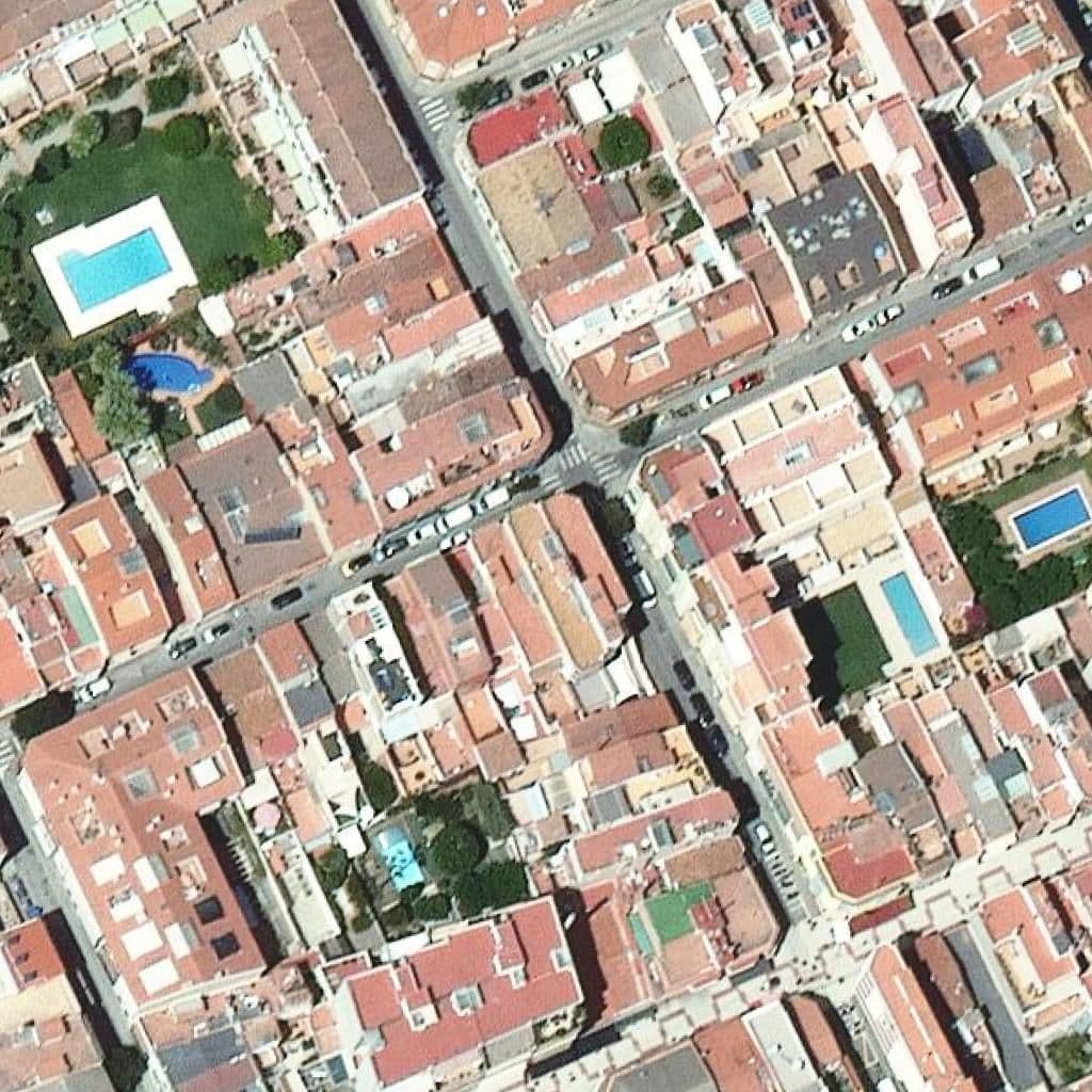 Вид згори на територію школи «Lli Privada La Casa Dels Nens»
