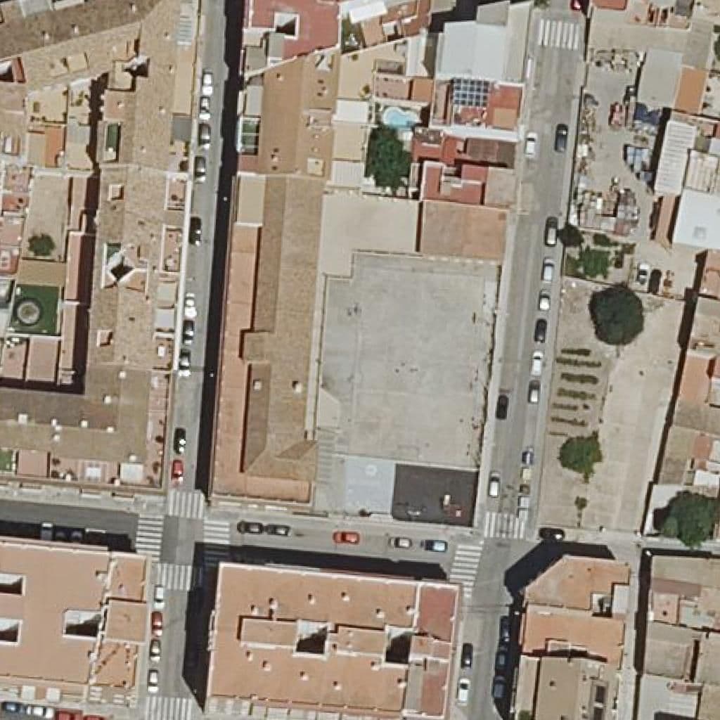 Вид згори на територію школи «Centre Privat Nuestra Señora Del Rosario»
