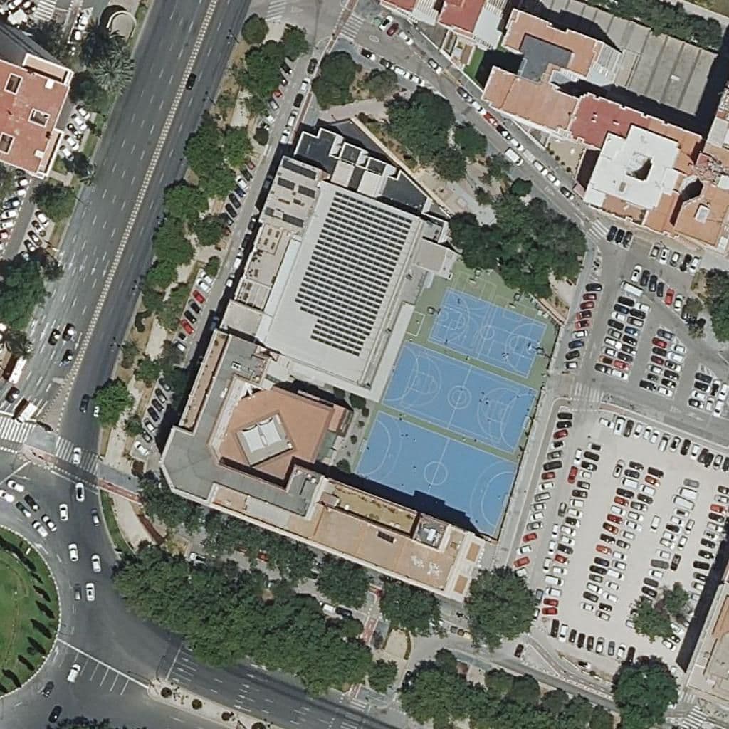 Вид сверху на территорию школы «Centre Privat Nuestra Señora Del Pilar»