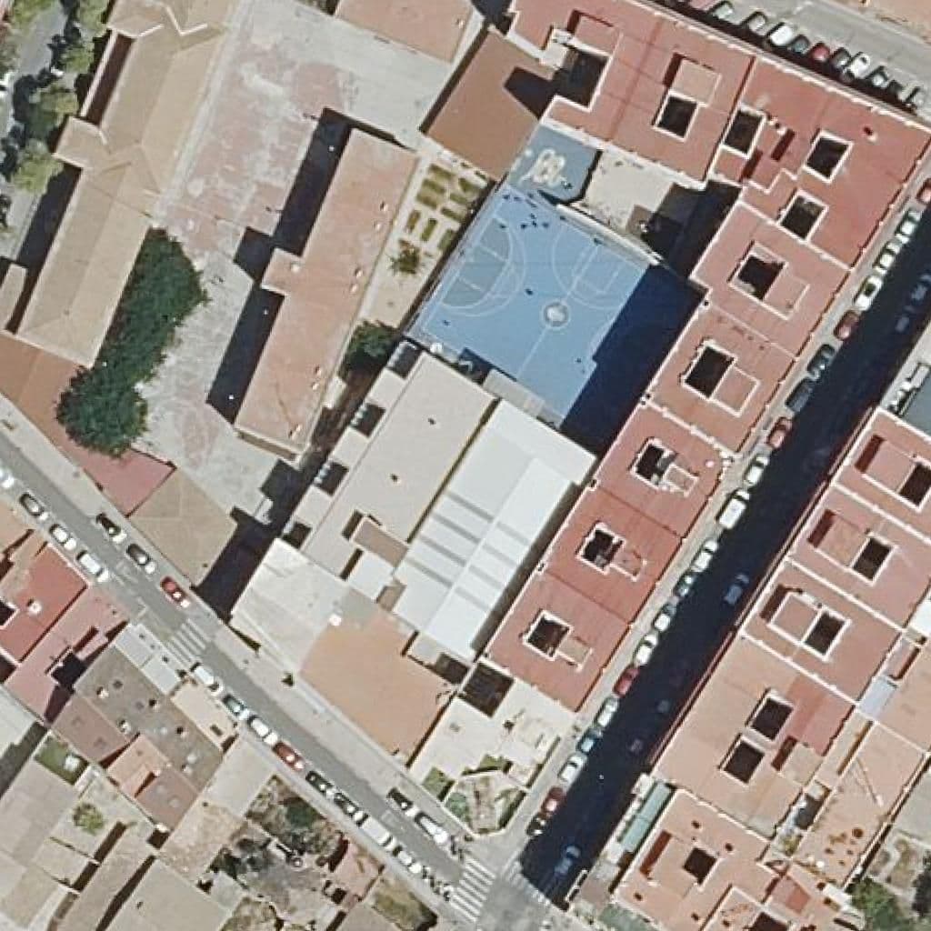 Вид сверху на территорию школы «Centre Privat San Roque»