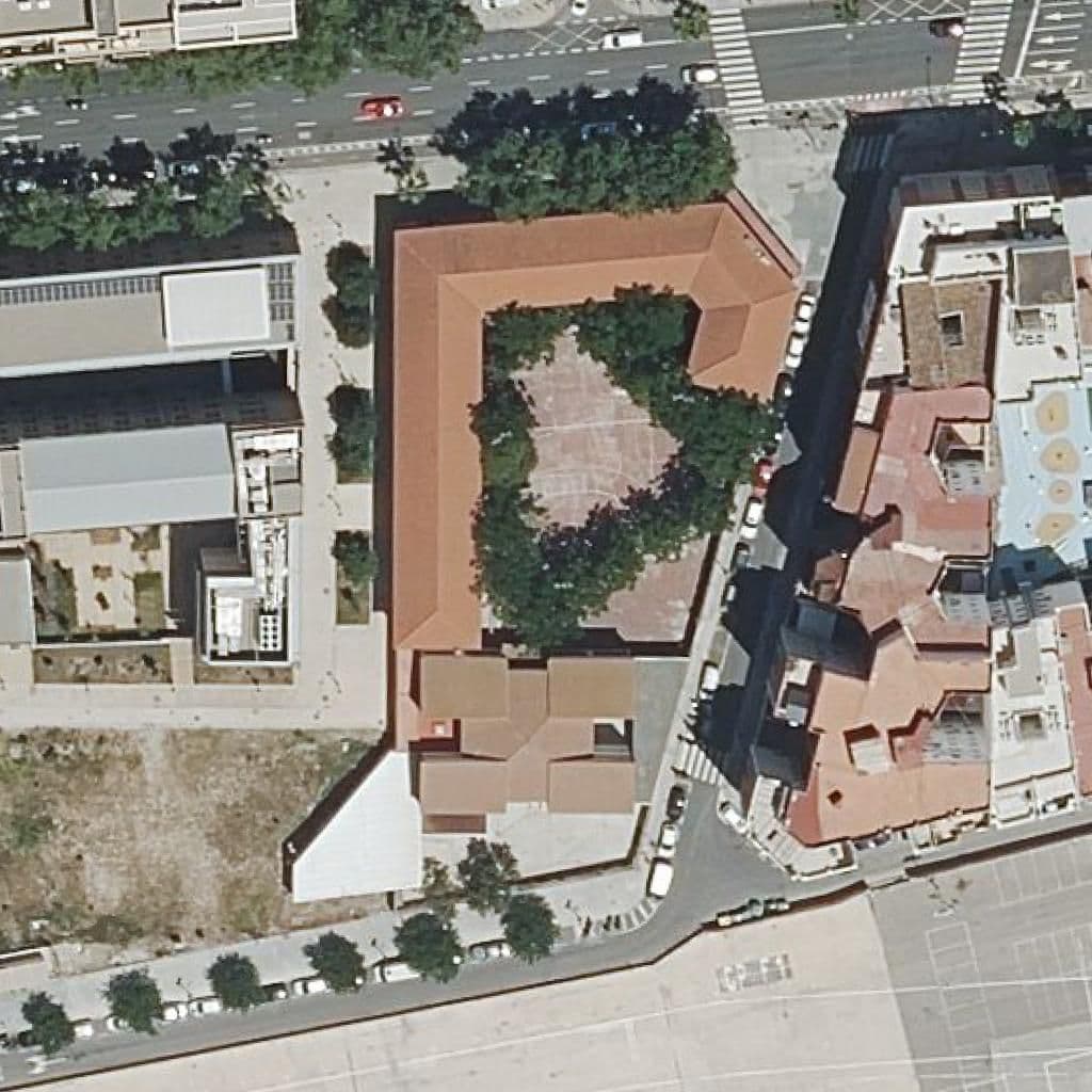 Вид сверху на территорию школы «Ceip San José De Calasanz»