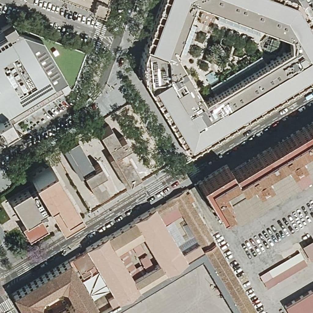 Вид сверху на территорию школы «Centre Priv. Ed. Inf. 1Er Cicle Bamby-Abade»