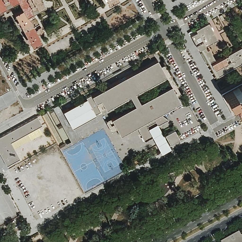 Вид сверху на территорию школы «Ies Font De Sant Lluís»