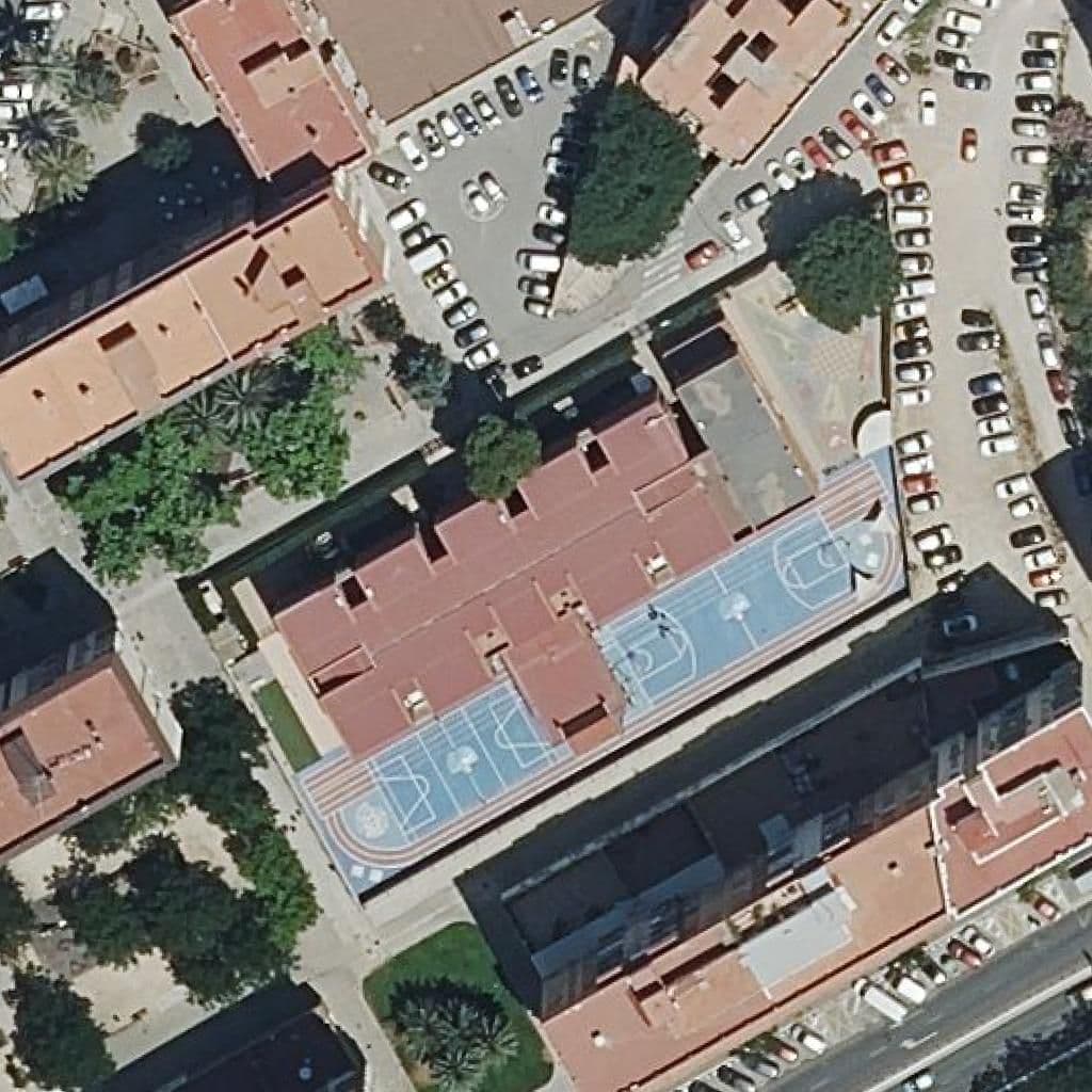 Вид згори на територію школи «Centre Privat Vilavella»
