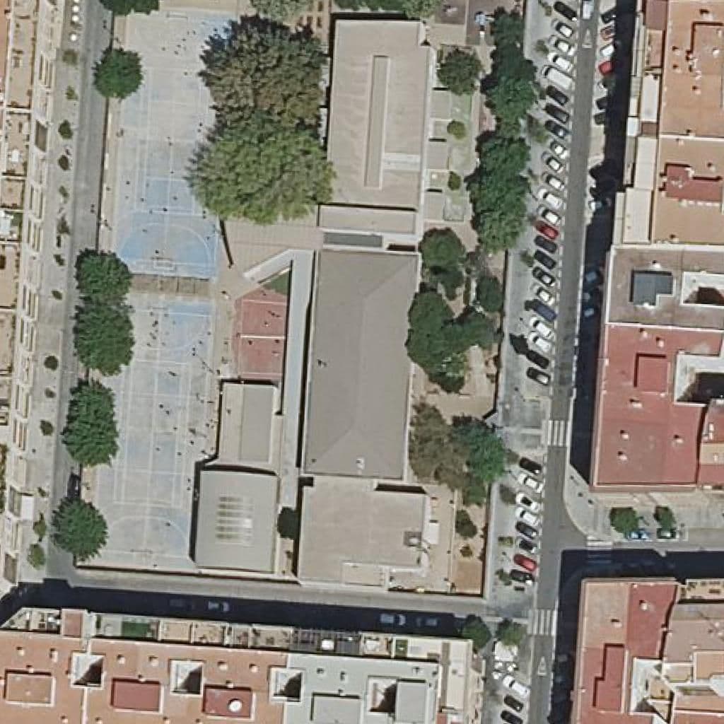 Вид сверху на территорию школы «Ceip Vicente Gaos»