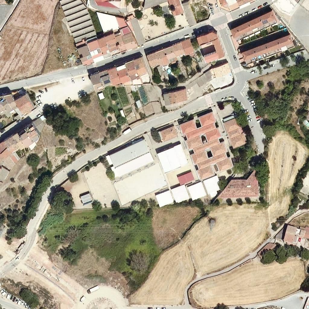 Вид сверху на территорию школы «Institut Guillem Catà»