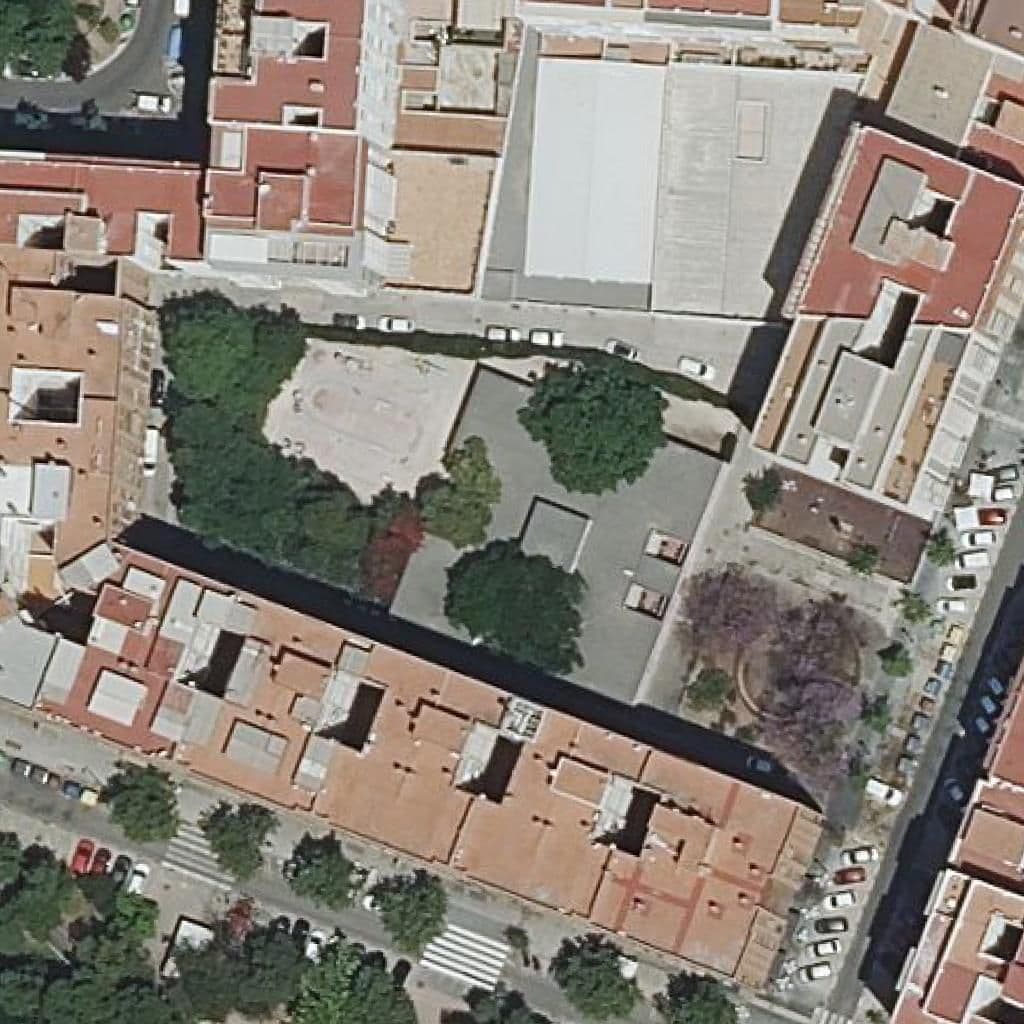 Вид сверху на территорию школы «Ei 1Er Cicle Municipal Pardalets»