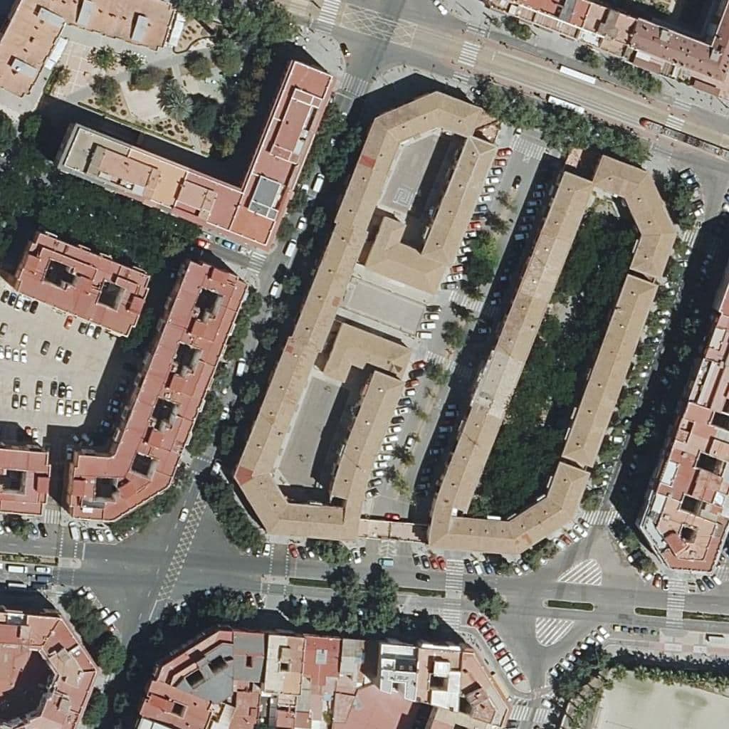 Вид сверху на территорию школы «Centre Priv. Ed. Inf. 1Er Cicle Al Cole»
