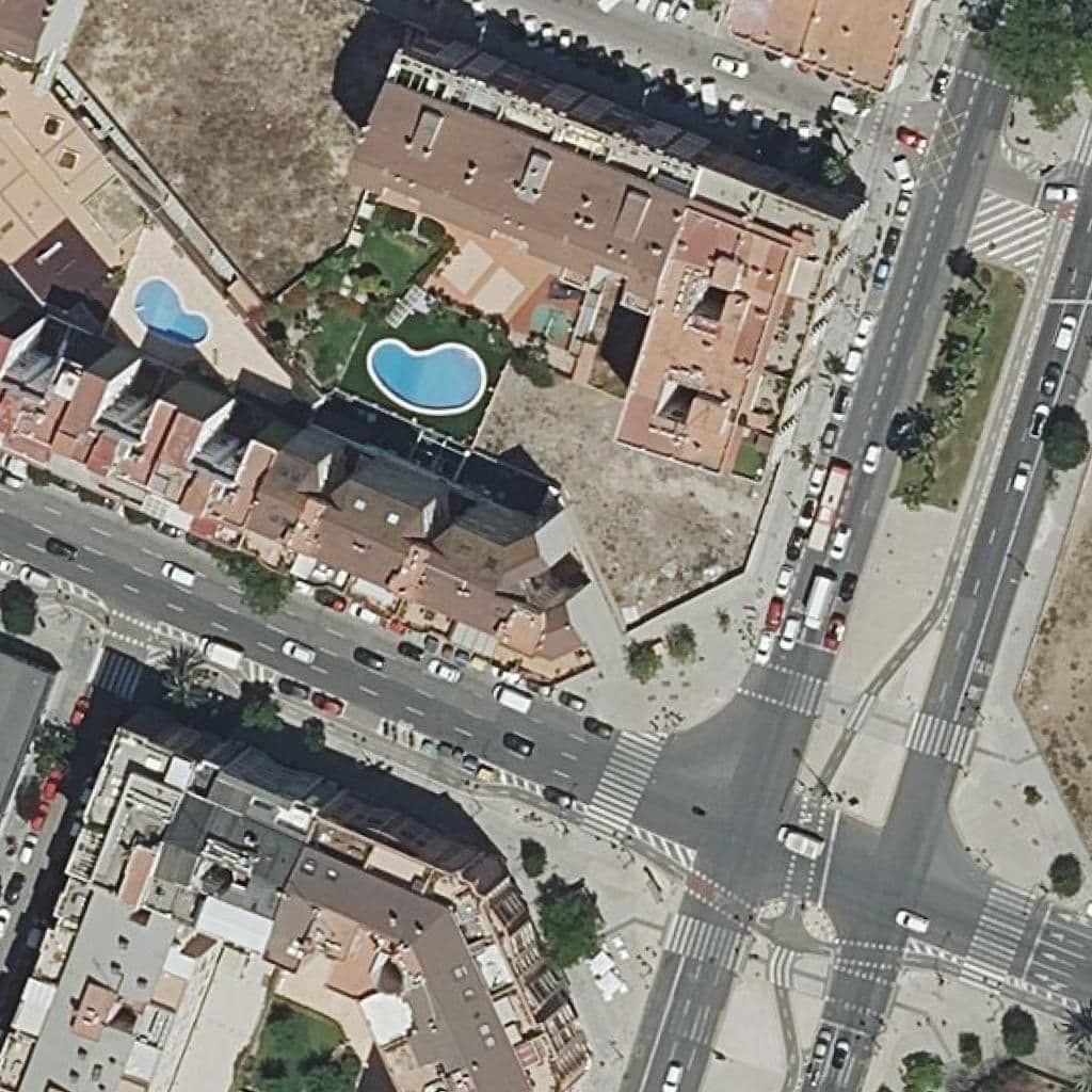 Вид сверху на территорию школы «Centre Priv. Ed. Inf. 1Er Cicle Illes Balears»