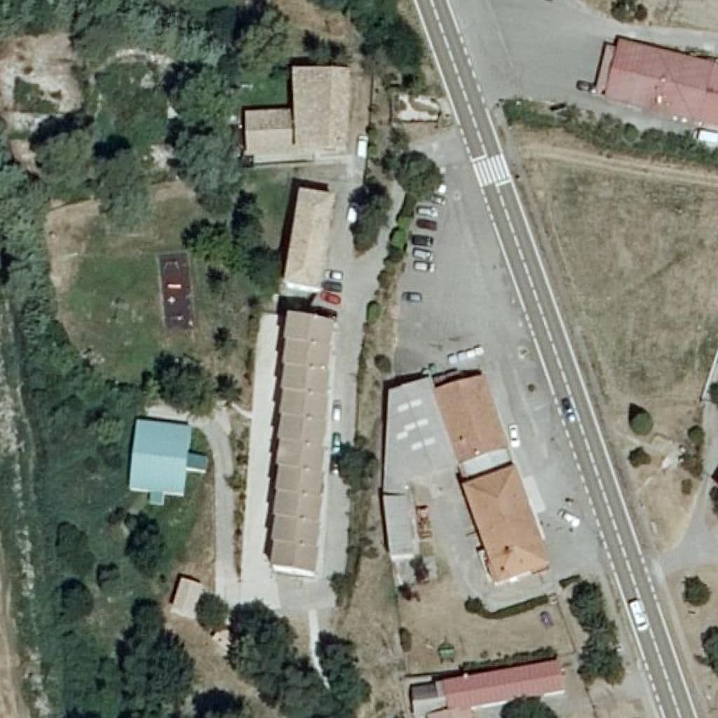 Вид сверху на территорию школы «C.R.A. Río Aragón»
