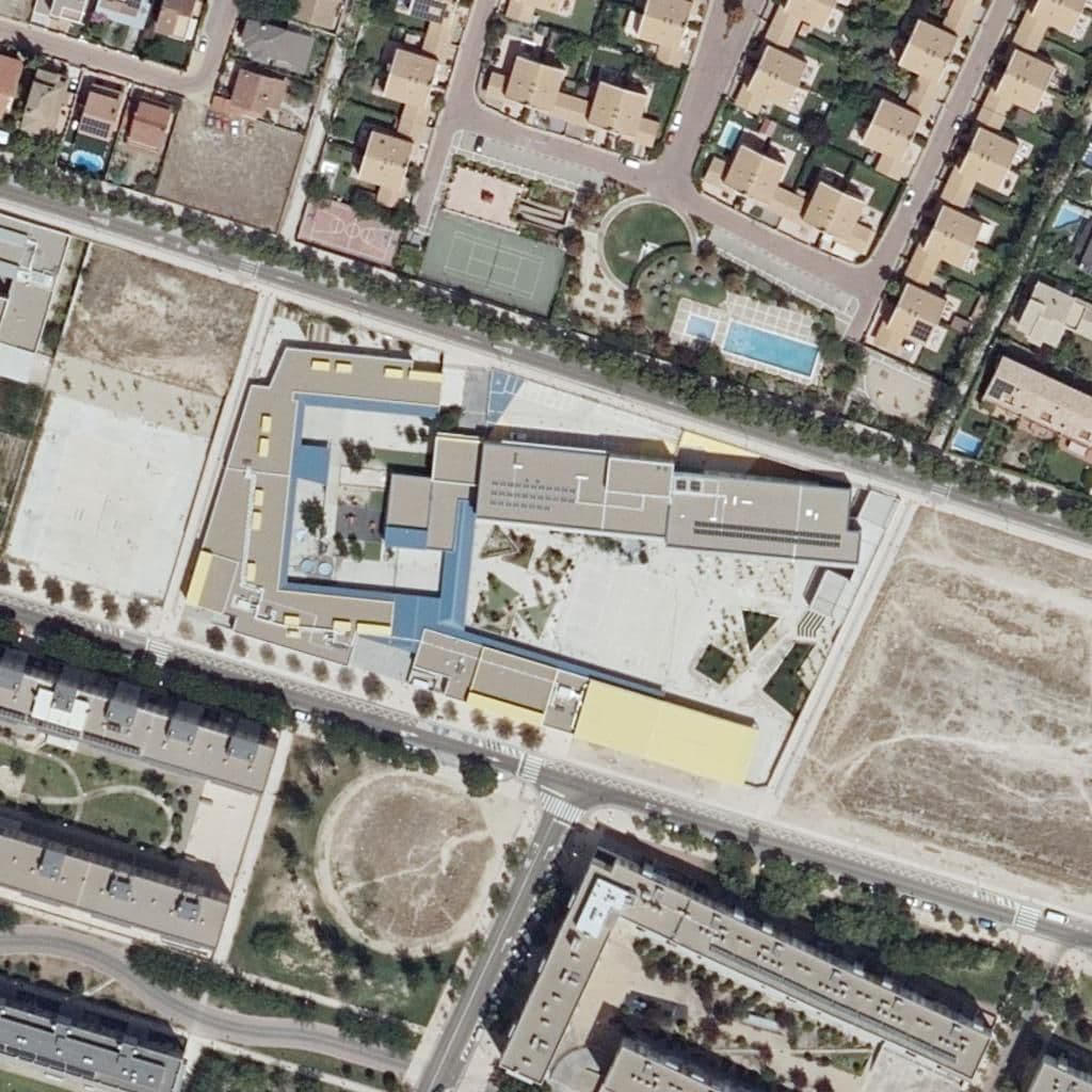 Вид сверху на территорию школы «C.P.I. Soledad Puértolas»