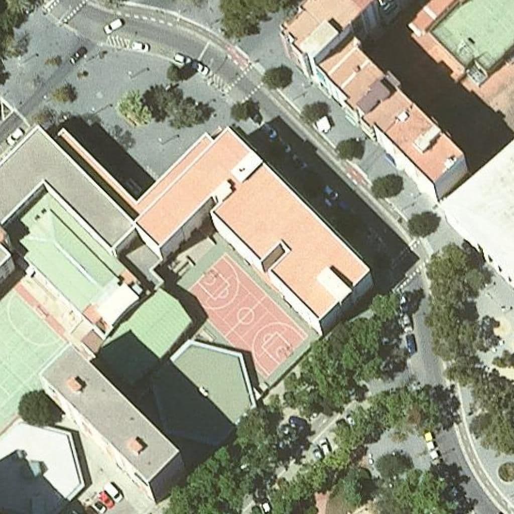 Вид сверху на территорию школы «Institut Infanta Isabel D'aragó»
