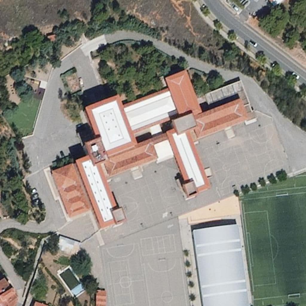 Вид сверху на территорию школы «C. La Salle-San José»