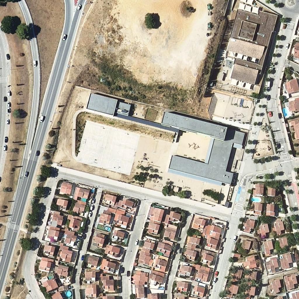 Aerial view of the grounds of Escola L'esculapi