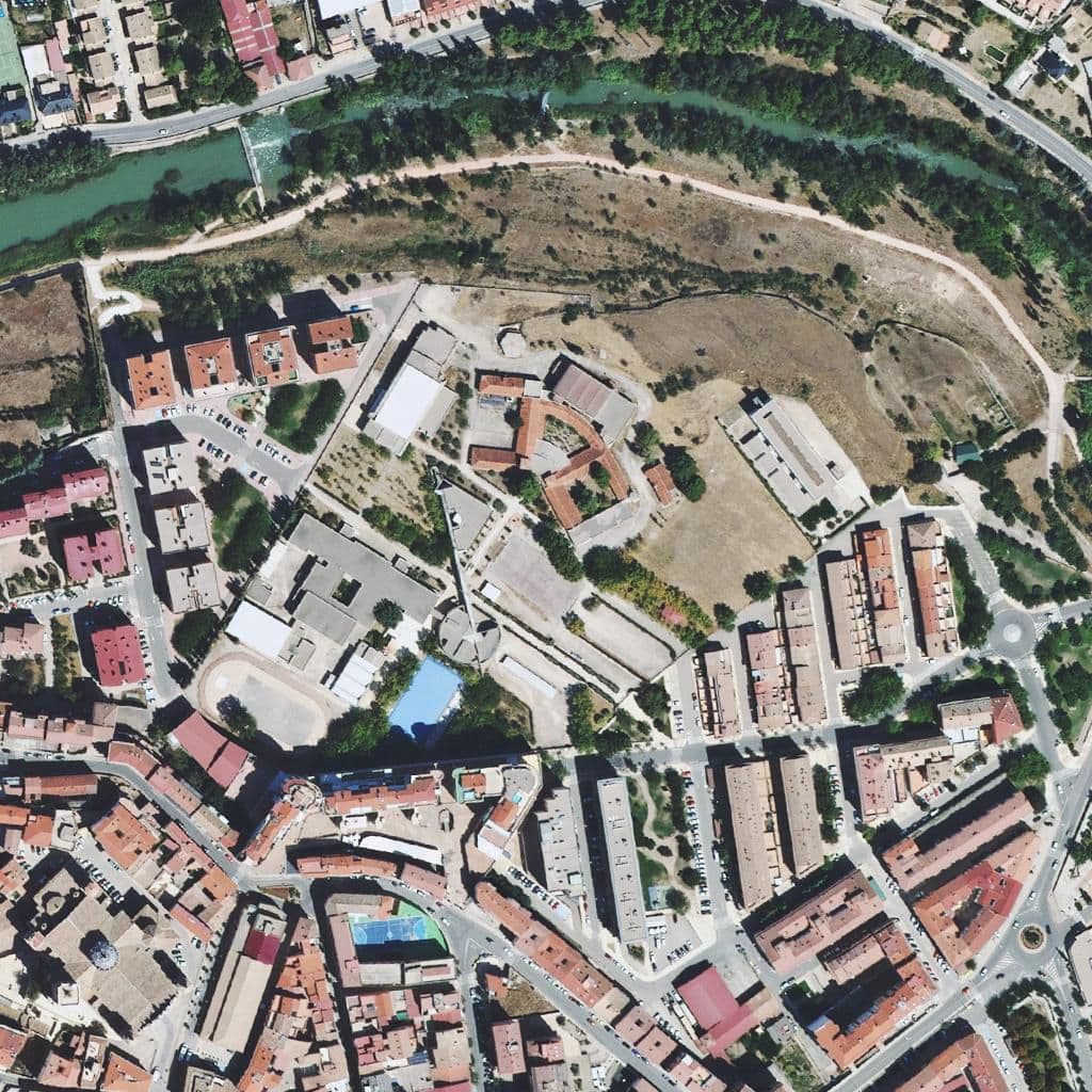Вид сверху на территорию школы «E.O.I. de Alcañiz»