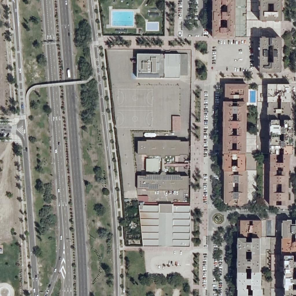 Вид сверху на территорию школы «Centro Nacional de Estudios e Investigación de Fútbol Sala Ceneifs»