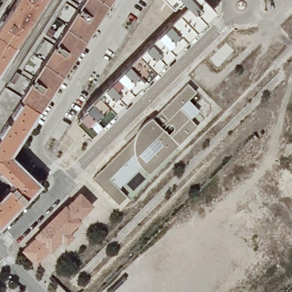 Вид сверху на территорию школы «E.E.I. de Tarazona»