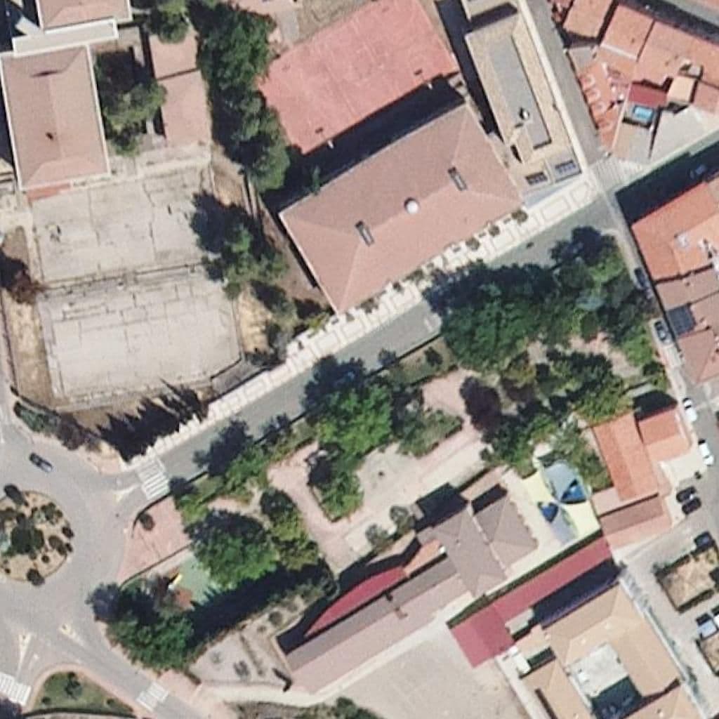 Вид сверху на территорию школы «Extensión E.O.I Alcañiz»