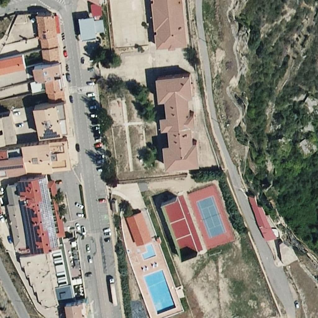 Вид сверху на территорию школы «Escuela Hogar C.R.I.E. de Cantavieja»