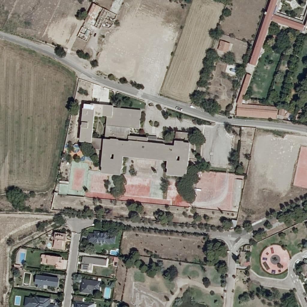 Вид сверху на территорию школы «C. Teresiano del Pilar»