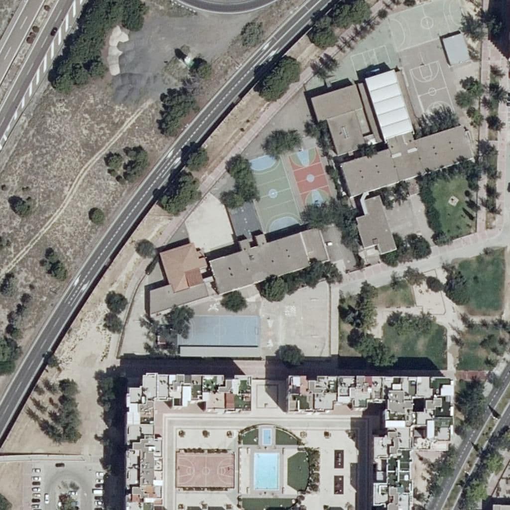 Вид сверху на территорию школы «C.E.I. Andarines»