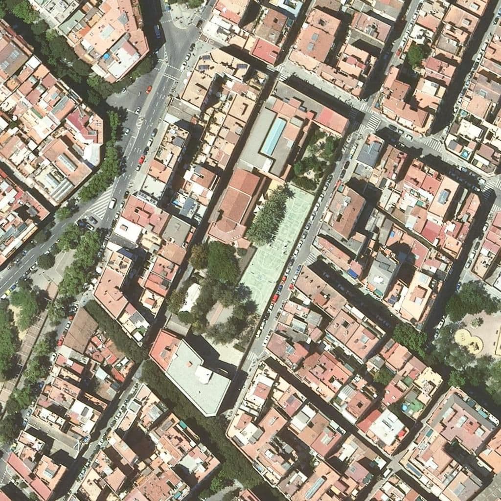Вид згори на територію школи «Escolàpies Sant Martí - Barcelona»