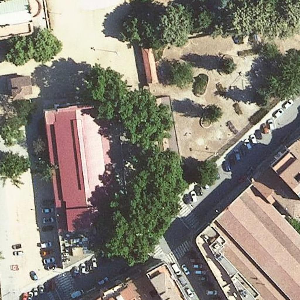 Вид згори на територію школи «Escola Bressol Municipal Cappont»