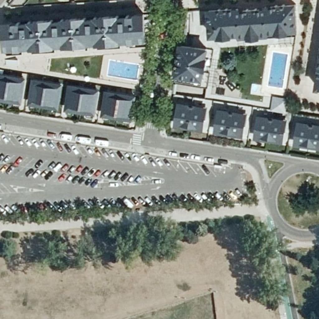 Вид сверху на территорию школы «E.E.I. de Jaca»
