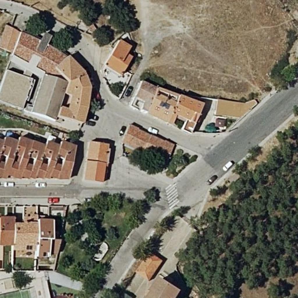Вид сверху на территорию школы «FRESNEDILLAS DE LA OLIVA»